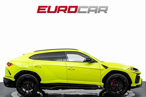 2022 Lamborghini Urus Graphite Capsule