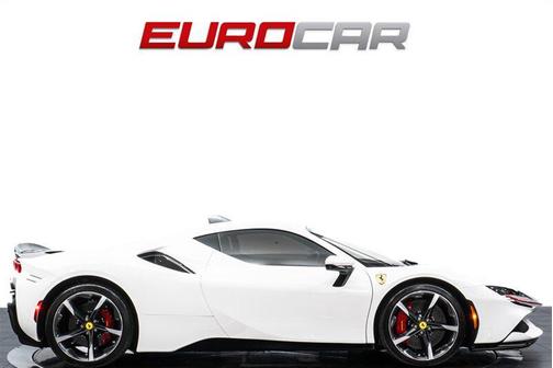 2023 Ferrari SF90 Stradale Base