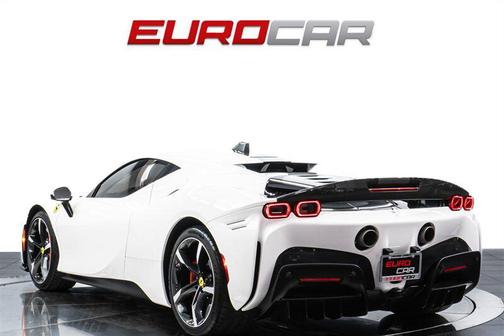 2023 Ferrari SF90 Stradale Base