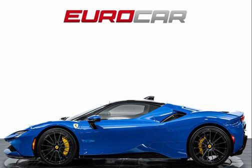 2023 Ferrari SF90 Stradale Base