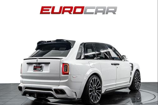 Arctic White 2023 Rolls-Royce Cullinan