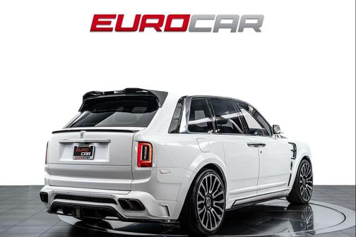 Arctic White 2023 Rolls-Royce Cullinan