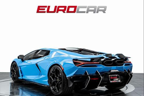 2025 Lamborghini Revuelto Base