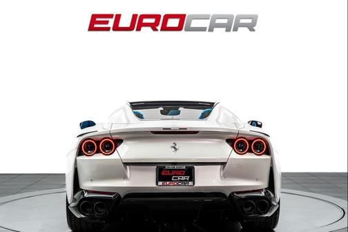 Bianco Italia 2023 Ferrari 812 GTS Base