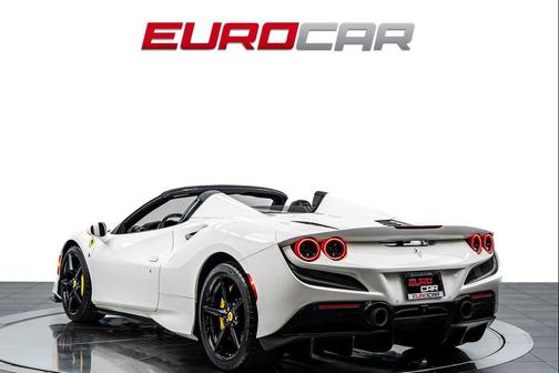 Bianco Avus 2022 Ferrari F8 Spider Base