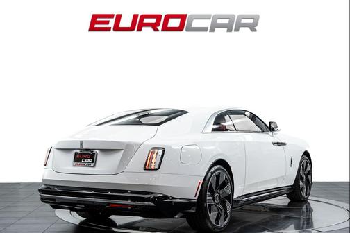 Arctic White 2024 Rolls-Royce Spectre