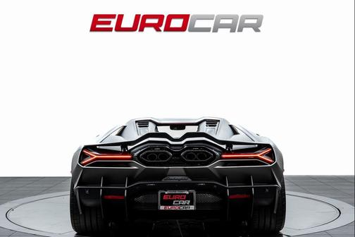 2025 Lamborghini Revuelto Base