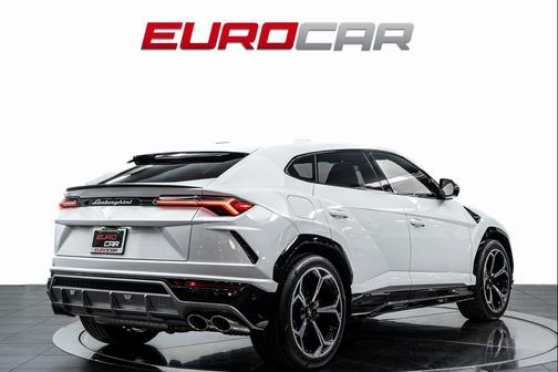 2021 Lamborghini Urus Graphite Capsule