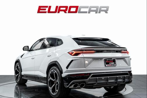 2021 Lamborghini Urus Graphite Capsule