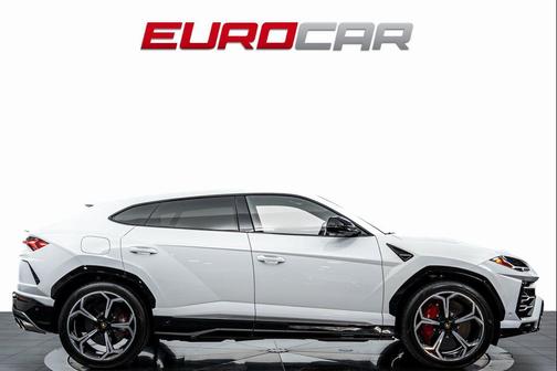 2021 Lamborghini Urus Graphite Capsule