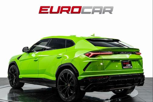 2021 Lamborghini Urus Graphite Capsule