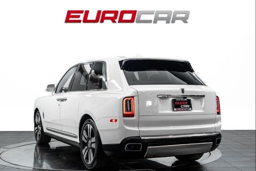 Arctic White 2022 Rolls-Royce Cullinan