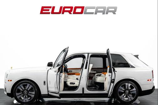 Arctic White 2022 Rolls-Royce Cullinan