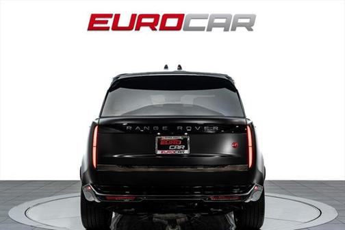 2025 Land Rover Range Rover P615 SV