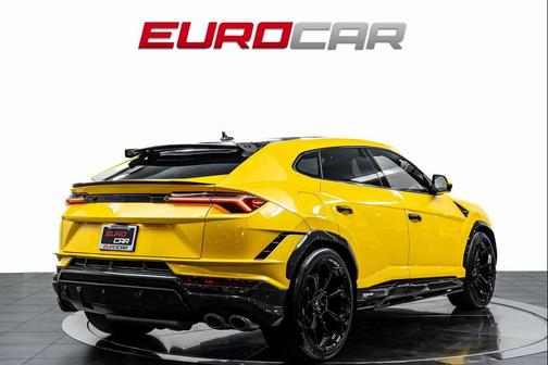 2023 Lamborghini Urus Performante