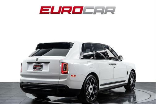 Arctic White 2022 Rolls-Royce Cullinan