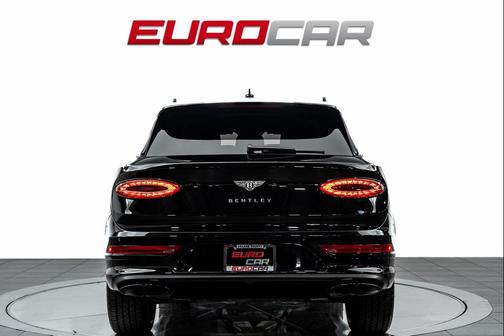 2023 Bentley Bentayga EWB V8