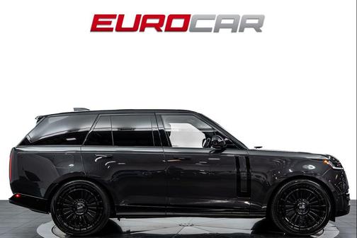 Carpathian Grey Premium Metallic 2023 Land Rover Range Rover P530 SE