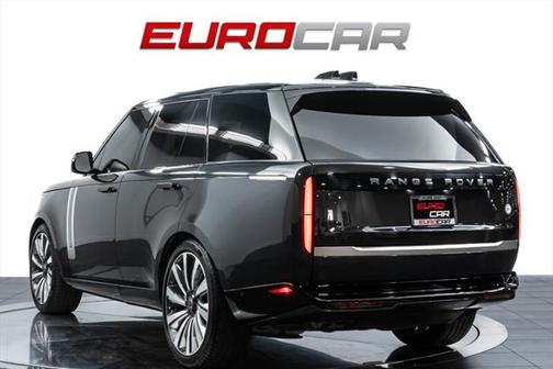 2025 Land Rover Range Rover P615 SV