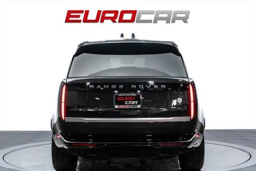 2025 Land Rover Range Rover P615 SV