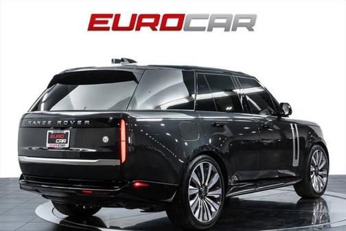 2025 Land Rover Range Rover P615 SV