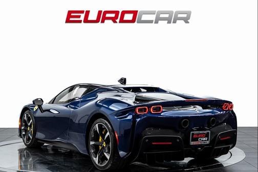 2023 Ferrari SF90 Stradale Base