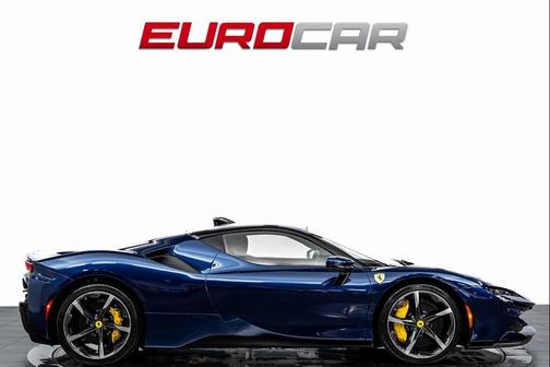 2023 Ferrari SF90 Stradale Base