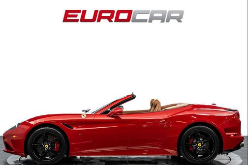 Red 2016 Ferrari California T