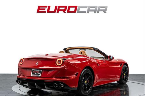 Red 2016 Ferrari California T