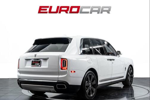 Arctic White 2021 Rolls-Royce Cullinan *REAR THEATER * SHOOTING STAR HEADLINER*