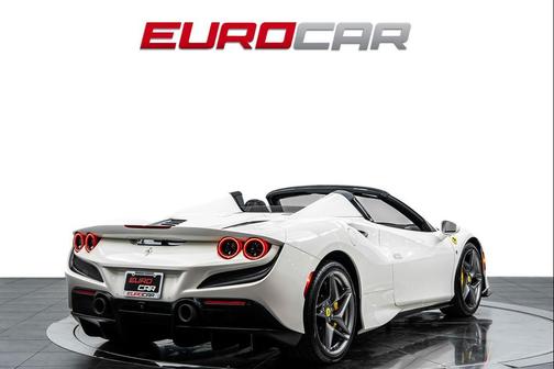 Bianco Avus 2022 Ferrari F8 Spider Base