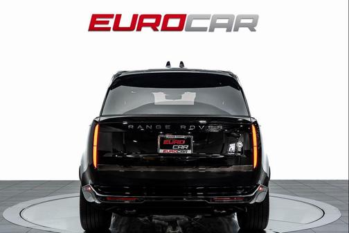 2025 Land Rover Range Rover P615 SV