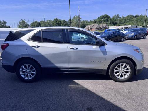 Silver Ice Metallic 2018 Chevrolet Equinox LS
