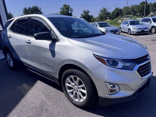 Silver Ice Metallic 2018 Chevrolet Equinox LS