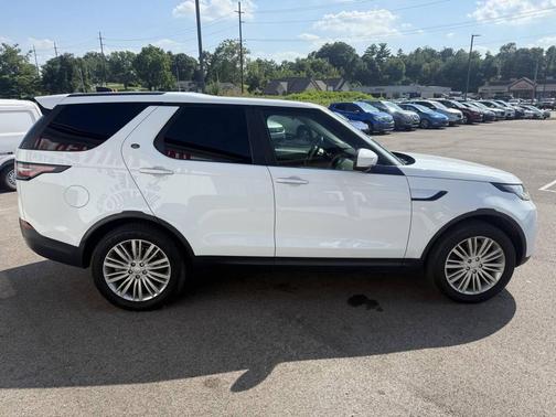 White 2017 Land Rover Discovery HSE Luxury AWD 4dr SUV