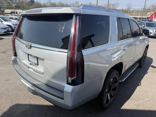 Radiant Silver Metallic 2017 Cadillac Escalade Luxury