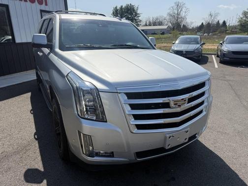 Radiant Silver Metallic 2017 Cadillac Escalade Luxury