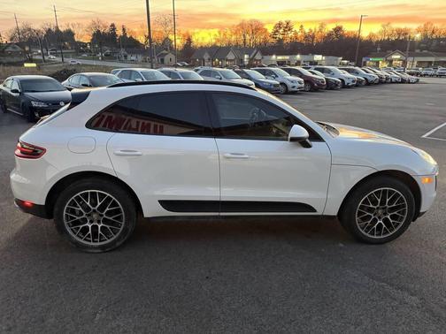 2018 Porsche Macan Base AWD 4dr SUV