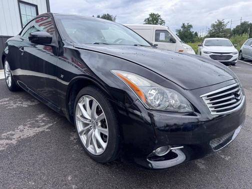 Black 2014 INFINITI Q60 Base