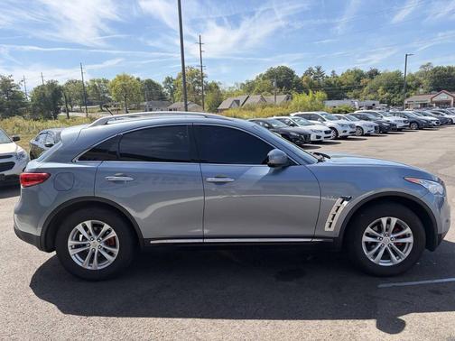 2017 INFINITI QX70 Base
