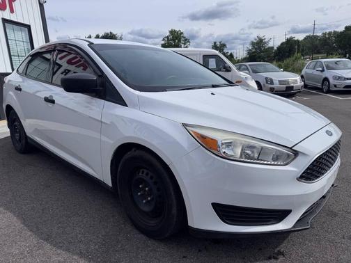 White 2018 Ford Focus SE