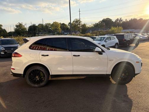 2017 Porsche Cayenne Platinum Edition
