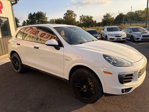 2017 Porsche Cayenne Platinum Edition