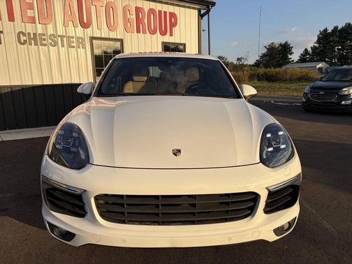 2017 Porsche Cayenne Platinum Edition