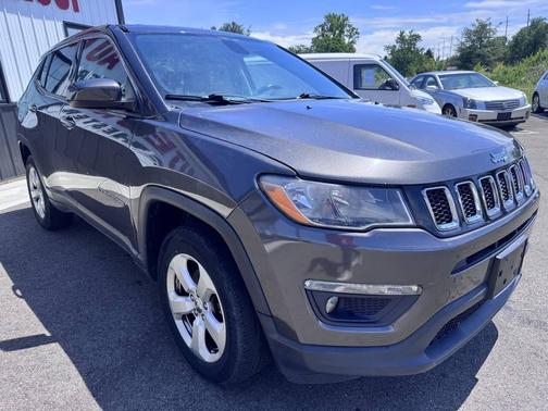 Gray 2018 Jeep Compass Latitude
