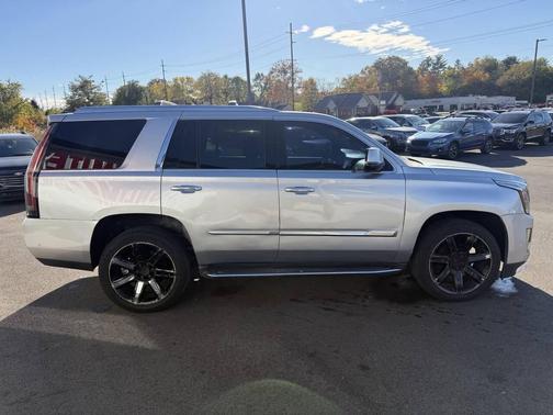 2017 Cadillac Escalade Luxury