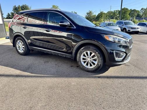 Black 2018 Kia Sorento L