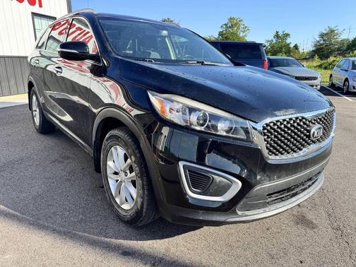 Black 2018 Kia Sorento L