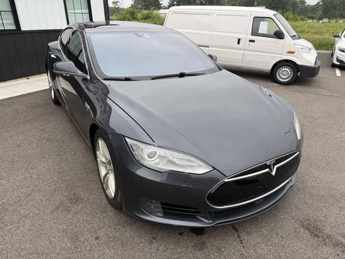 Gray 2015 Tesla Model S 70D