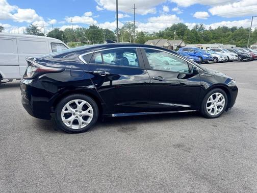 Mosaic Black Metallic 2018 Chevrolet Volt Premier